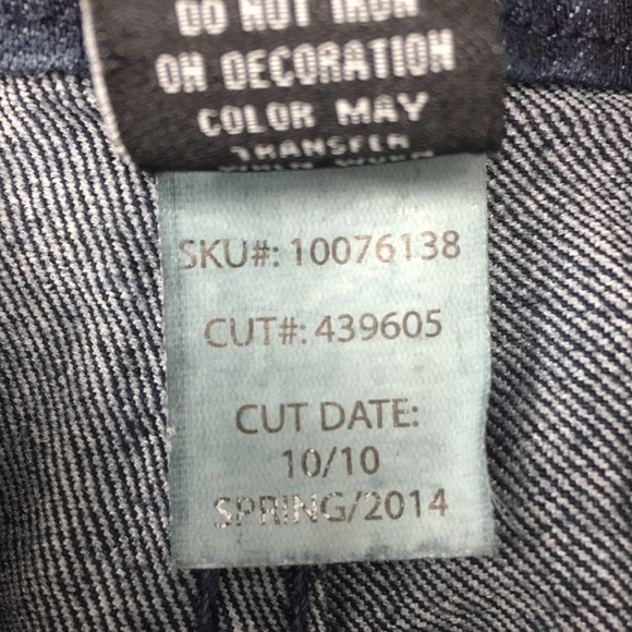 Torrid Denim Jean Shorts Womens 20 Dark Wash Denim Cotton Cuffed - Picture 13 of 13